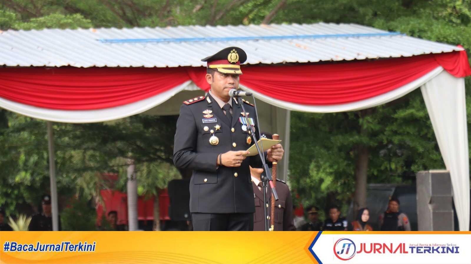 Kapolres Tegal, AKBP Bayu Prasatyo pimpin upacara peringatan Hari Jadi Bhayangkara ke-79. di Halaman Kantor Pemkab, Senin 01/07/2025. (Sumber Foto : Humas Polres Tegal)