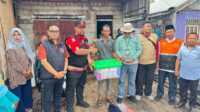 IMG-20250712-WA0000 Ket foto: Saat penyerahan bantuan kepada korban angin puting beliung.