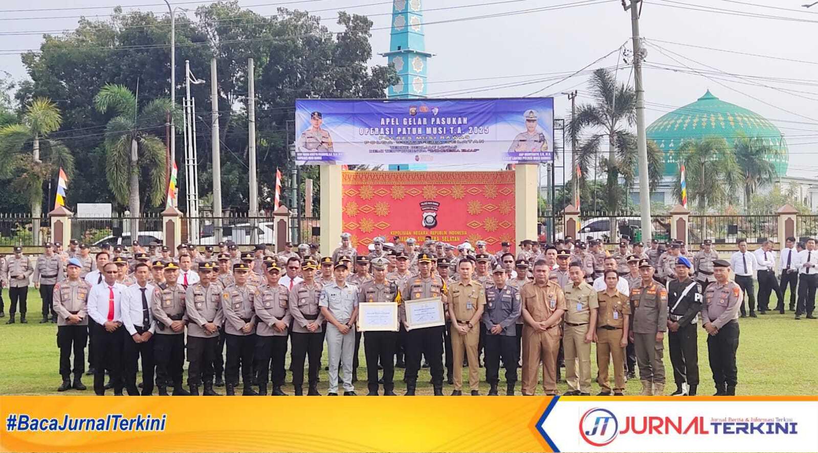 Apel gelar Pasukan Operasi Patuh Musi 2025 di halaman Mapolres Mura, Kecamatan Muara Beliti, Senin (14/7/2025). (JurnalTerkini.id/alam budi kesuma)