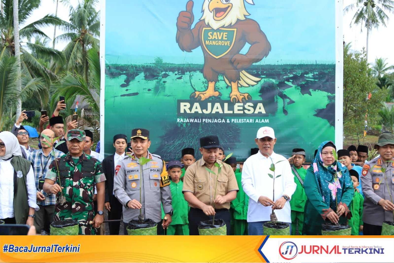 IMG-20250726-WA0046 Bupati Inhil H Herman melaksanaan Hari Mangrove se-Dunia Tahun 2025 yang digelar oleh Bangun Desa Payung Negeri (BDPN) Inhil, Sabtu (26/7/2025)