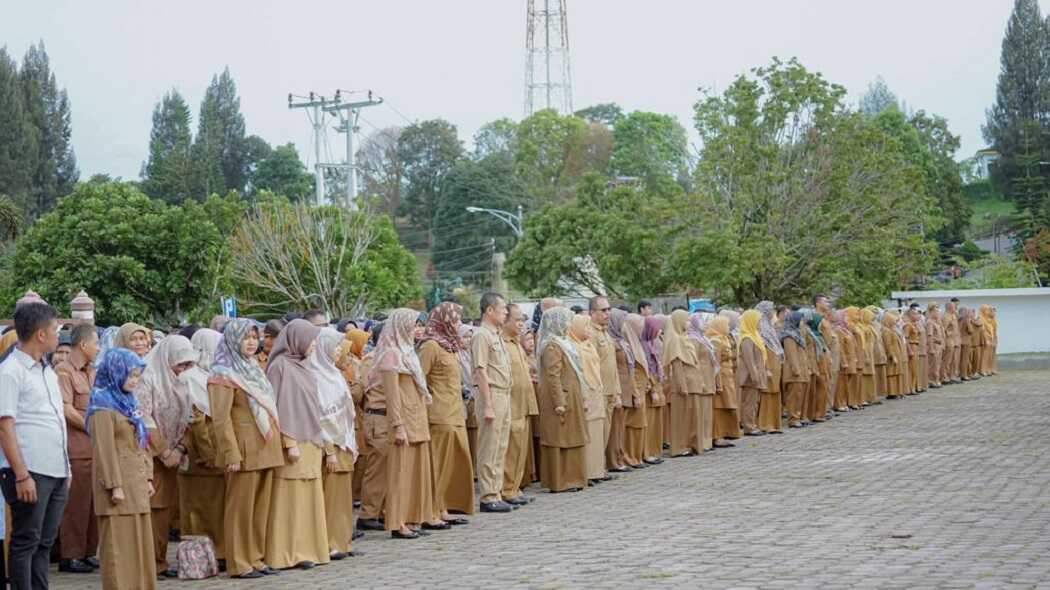 ASN lingkup Pemkab Solok saat laksanakan Apel Gabungan. (Foto DiskominfokabSolok).