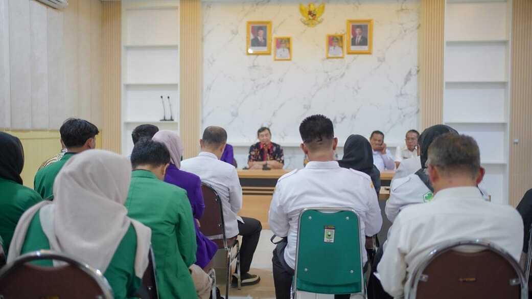 Bupati Solok Jon Firman Pandu, menerima kunjungan audiensi PSMKGI pada Rabu (25/06/2025). (Foto DiskominfokabSolok)