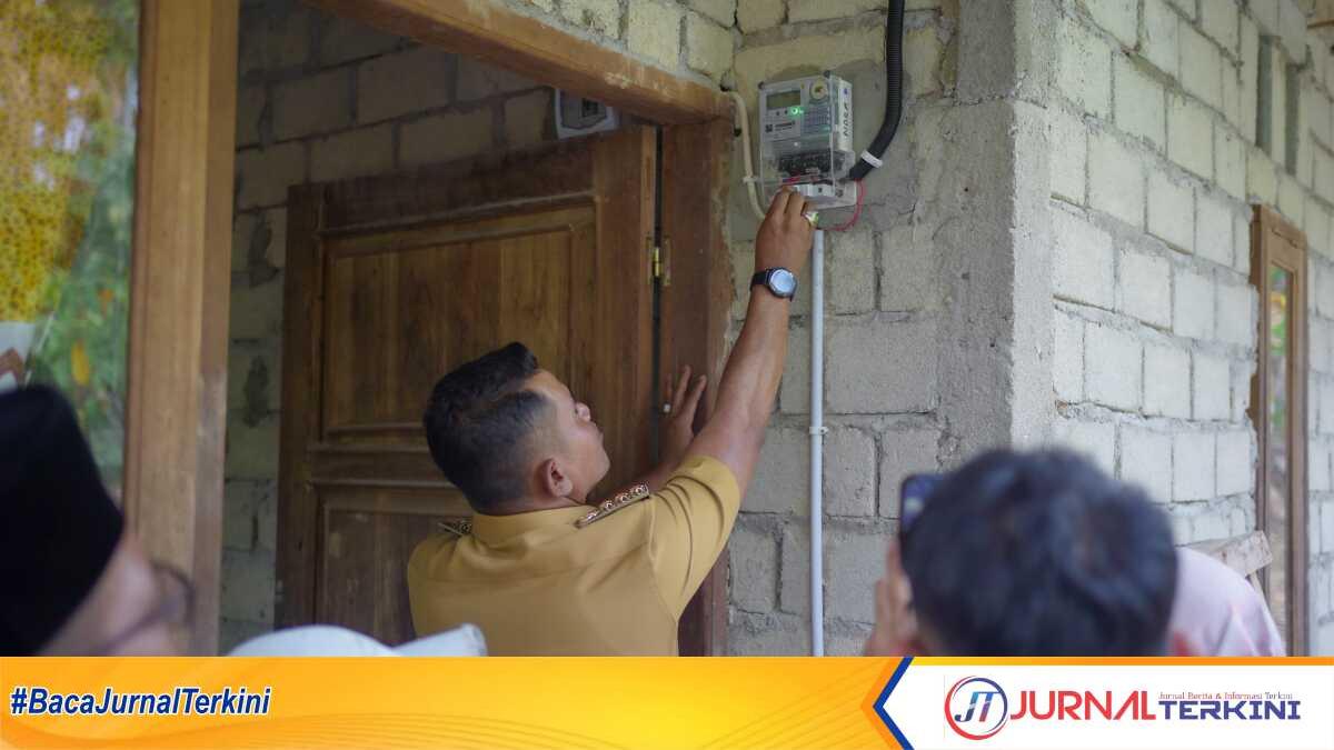 bupati solok dan pln Bupati Solok JFP saat tinjau program CSR PLN di daerahnya, Selasa (22/07/2025). (Foto DiskominfokabSolok).