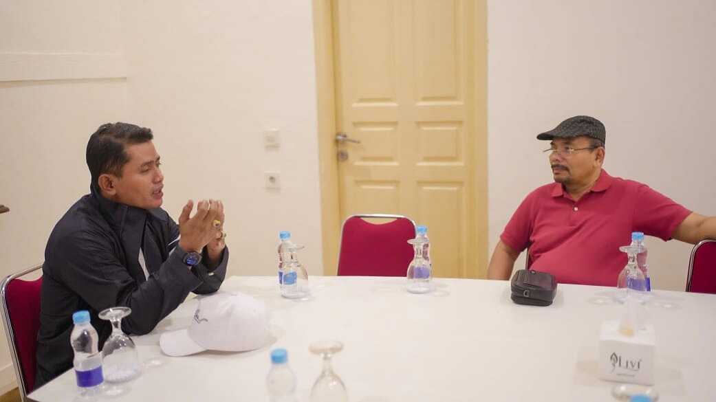 Bupati Solok, Jon Firman Pandu bersama Mantan Kepala Bappenas 2014-2015, Andrinof Chaniago di Padang Rabu (25/06/2024). (Foto DiskominfokabSolok)