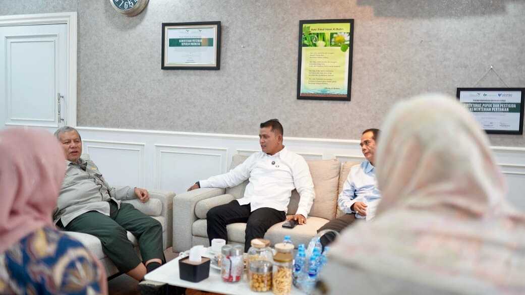 Bupati Solok saat sambangi Kementrian Pertanian pada Senin (28/04/2025). (Foto DiskominfokabSolok).