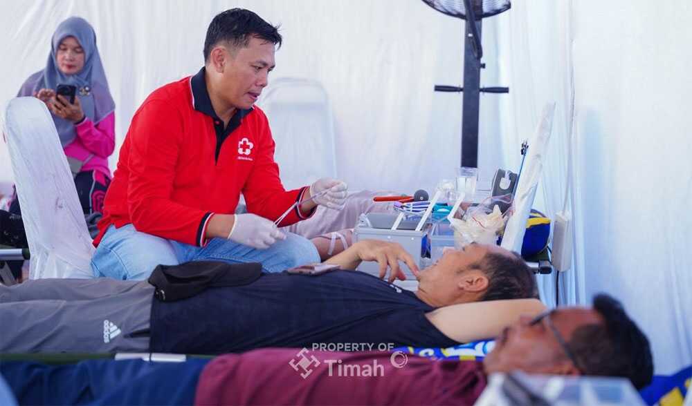 Donor darah yang diselenggarakan di Lapangan Upacara PT Timah Kundur ini berhasil mengumpulkan sebanyak 110 kantong darah pada Minggu (20/7/2025). (timah)