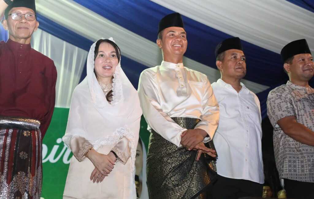 dprd batam hadiri pawai takbir-1 Ketua DPRD Kota Batam H. Muhammad Kamaluddin bersama Wakil Ketua I H. Aweng Kurniawan turut hadir memeriahkan pawai takbir Idul Adha yang digelar Pemerintah Kota Batam di Dataran Engku Hamidah, Batam Center, Kamis (6/6/2025). (dprd.batam.go.id)