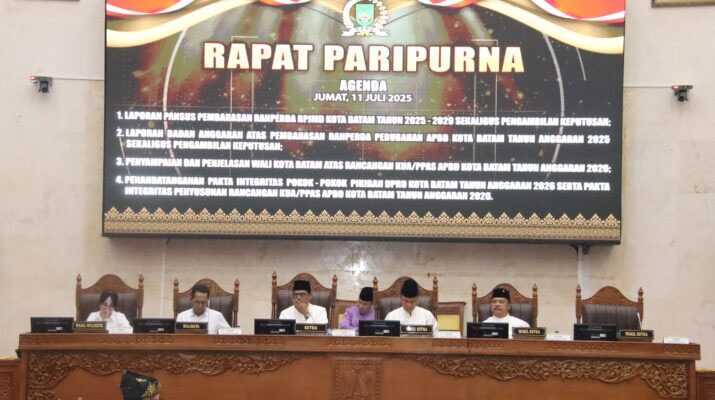 dprd batam sahkan rpjmd DPRD Kota Batam secara resmi mengesahkan Rancangan Peraturan Daerah (Ranperda) tentang Rencana Pembangunan Jangka Menengah Daerah (RPJMD) Kota Batam Tahun 2025–2029 dalam rapat paripurna yang digelar Jumat (11/7/2025). (dprd.batam.go.id)
