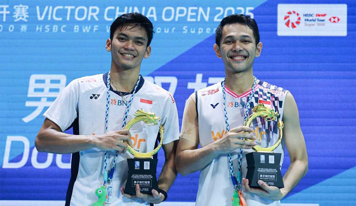 Pasangan ganda putra racikan baru Indonesia, Fajar Alfian/Muhammad Shohibul Fikri, berhasil merengkuh gelar juara setelah tampil luar biasa di babak final yang berlangsung di Changzhou, Tiongkok, Minggu (27/7/2025). (pbsi)