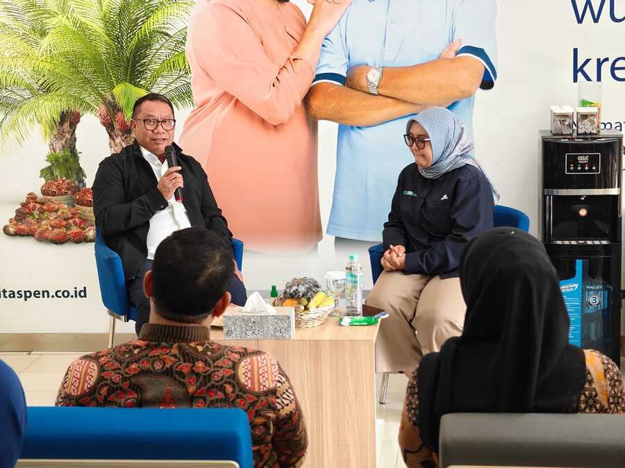 Deputi Bidang Investasi dan Pengusahaan BP Batam, Fary Francis yang baru ditunjuk sebagai Komisaris Utama PT Taspen (Persero) kunjungan perdana ke Kantor PT Taspen (Persero) Cabang Batam dan Tanjungpinang pada Selasa (1/7/2025). (foto: humasbpbatam)