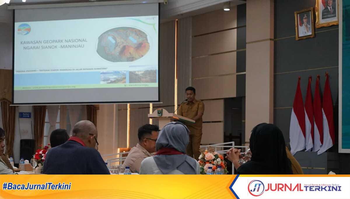 [14/7, 22.56] Dion Kontri Padang: Vasko Ruseimy berbicara di hadapan KNGI di Auditorium Gubernuran, Selasa (10/6/2025). (Foto Adpim Sumbar). [15/7, 22.30] Dion Kontri Padang: Wagub Vasco saat mengunjungi langsung ke Sekolah Rakyat yang berlokasi di BPKS Padang, pada Senin malam (14/072025).(Foto Adpim Sumbar).