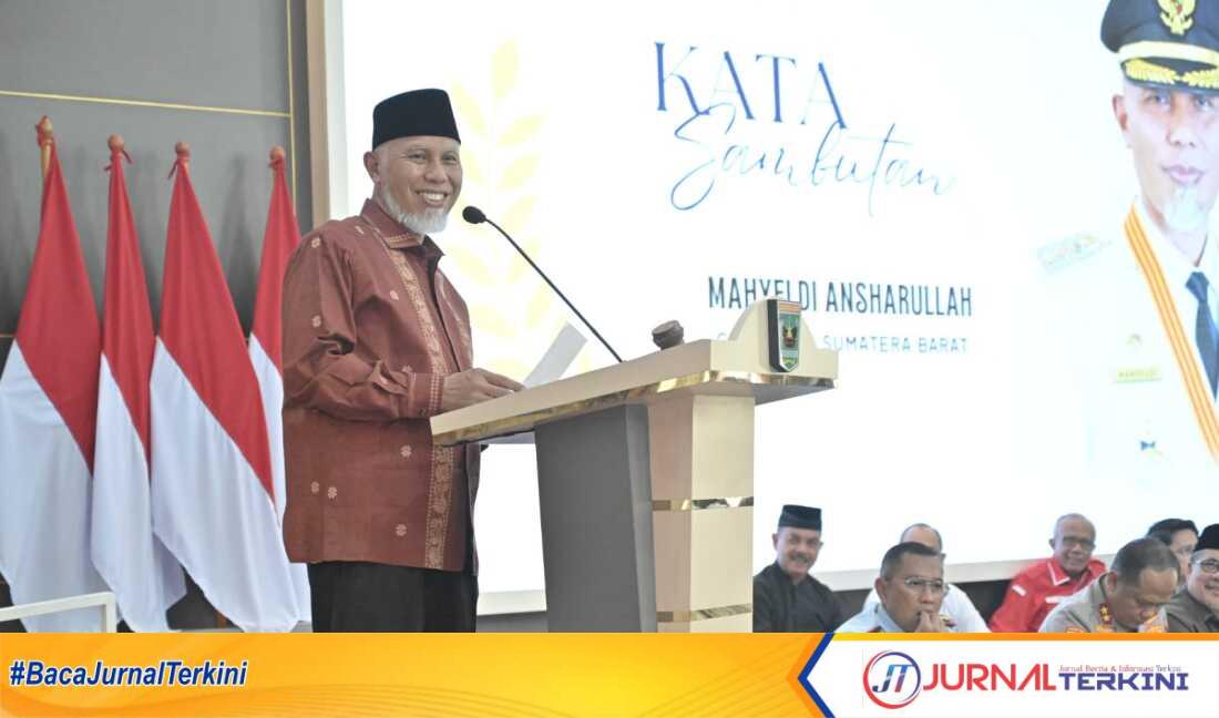 gubernur sumbar dan silat Gubernur Sumbar, Mahyeldi Ansharullah saat pelantikan Wagub Sumbar sebagai Ketua IPSI Sumbar. (Foto Adpim Sumbar).