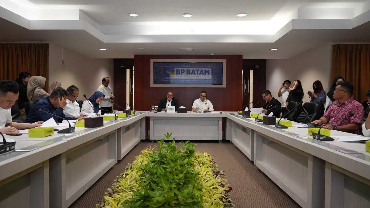 imox 2025 Badan Pengusahaan Batam (BP Batam) menghadiri rapat koordinasi yang digelar oleh Kamar Dagang Industri (Kadin) Kota Batam pada Senin (28/7/2025) di Marketing Center BP Batam. (foto: humasbpbatam)