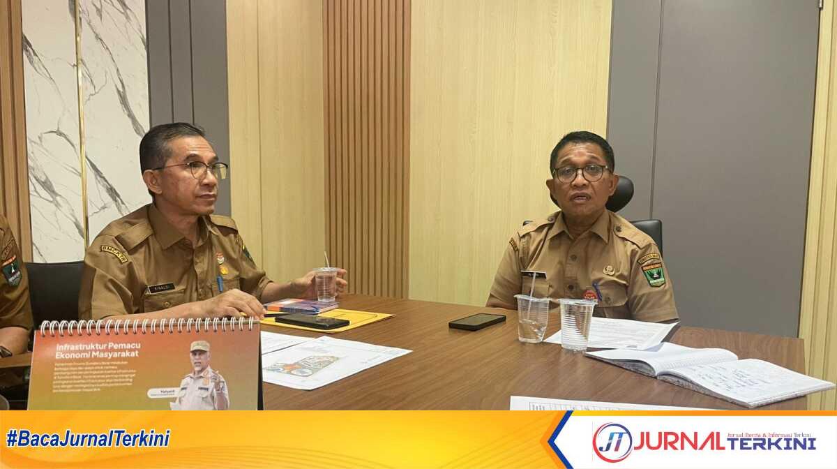 Kepala Biro Kesra Setda Provinsi Sumbar, Al Amin. (Kanan).(Foto Adpim Sumbar).