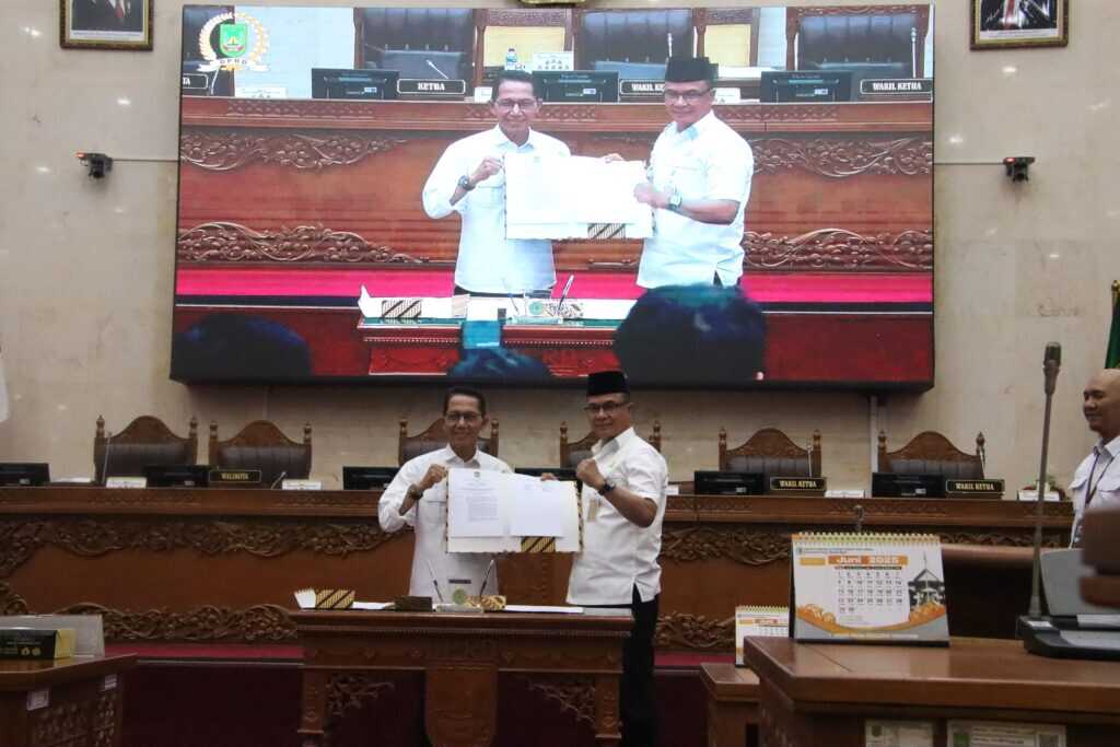 lpp apbd 2024 Batam DPRD Kota Batam mengesahkan Peraturan Daerah (Ranperda) tentang Pertanggungjawaban Pelaksanaan Anggaran Pendapatan dan Belanja Daerah (APBD) Kota Batam Tahun Anggaran 2024, dalam rapat paripurna di gedung DPRD Batam, Senin (30/6/2025). (dprd.batam.go.id)