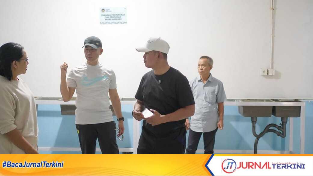 Bupati Solok Kunjungi Satuan Pelayanan Pemenuhan Gizi (SPPG) Kecamatan Kubung, Minggu (27/07/2025). (Foto DiskominfokabSolok).