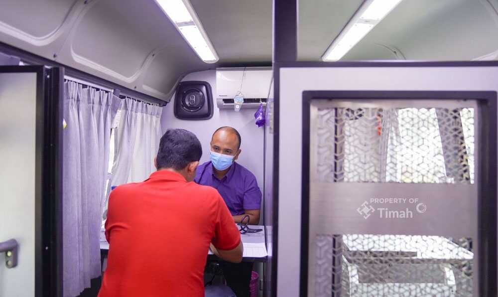 Bulan Bakti HUT ke-49, PT Timah menghadirkan layanan pemeriksaan kesehatan gratis melalui Mobil Sehat di Areal Wisma Timah, Kundur, Kabupaten Karimun, Sabtu (12/7/2025). (timah)