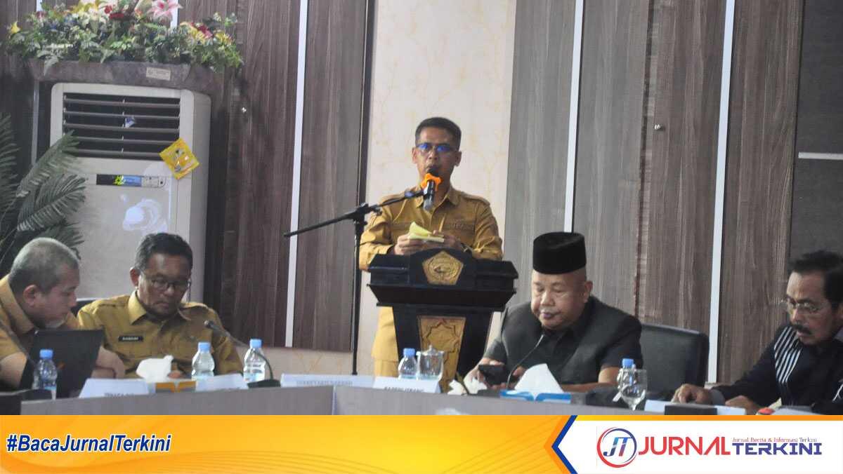 Bupati Karimun Ing Iskandarsyah hadir sekaligus membuka secara resmi Musyawarah Perencanaan Pembangunan (Musrenbang) Kabupaten Karimun 2025 bertempat di Ruang Rapat Cempaka Putih Kantor Bupati Karimun, Senin (30/06/2025). (JurnalTerkini.id/edy kencana)