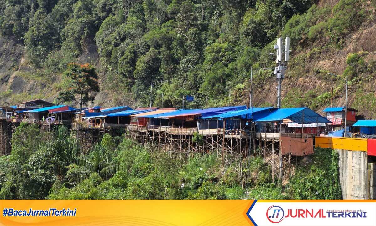 pedagang jembatan kelok 9 Pemprov Sumbar akan Tertibkan Pedagang di Atas Jembatan Kelok 9.(Foto Adpim Sumbar).