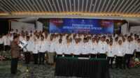 pelantikan apkasi Mendagri mengukuhkan Dewan Pengurus APKASI pada Kamis (17/07/2025). (Foto DiskominfokabSolok).