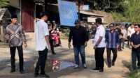 perbaikan jalan di sawahlunto Wagub Sumbar, Vasko Ruseimy saat meninjau langsung Kerusakan Jalan di Sawahlunto, Jum'at (27/06/2025).(Foto Adpim Sumbar).