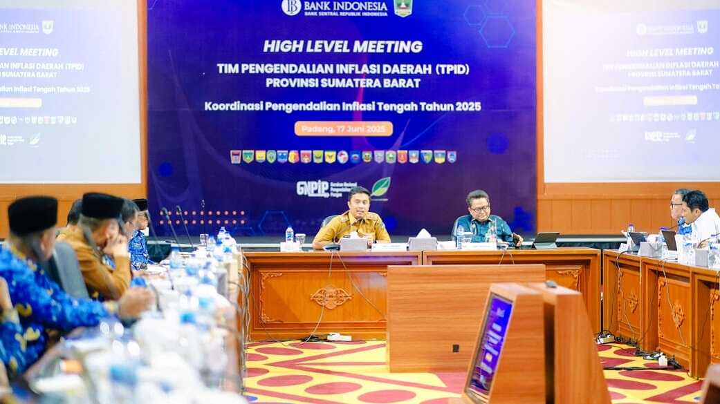 Rapat Koordinasi Pengendalian Inflasi Daerah Tengah Tahun 2025 Prov Sumbar, Selasa (17/06/2025). (Foto DiskominfokabSolok)