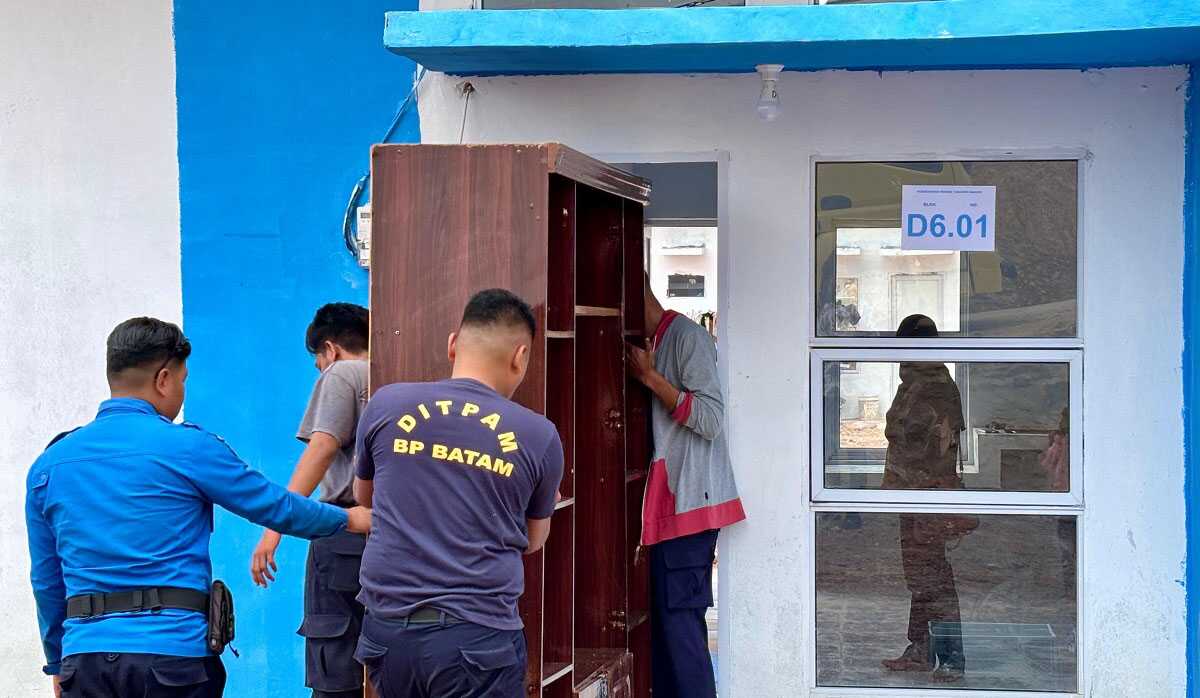 Badan Pengusahaan (BP) Batam kembali memfasilitasi pergeseran lima Kepala Keluarga (KK) terdampak pengembangan kawasan terpadu Rempang Eco-City ke hunian baru di Tanjung Banon, Kamis (3/7/2025). (foto: humasbpbatam)