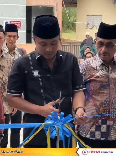 wagub Sumbar Resmikan masjid Wagub Sumbar Vasco saat meresmikan Masjid Al Mujahidin Tilatang Kamang usai direnovasi. (Foto Adpim Sumbar).