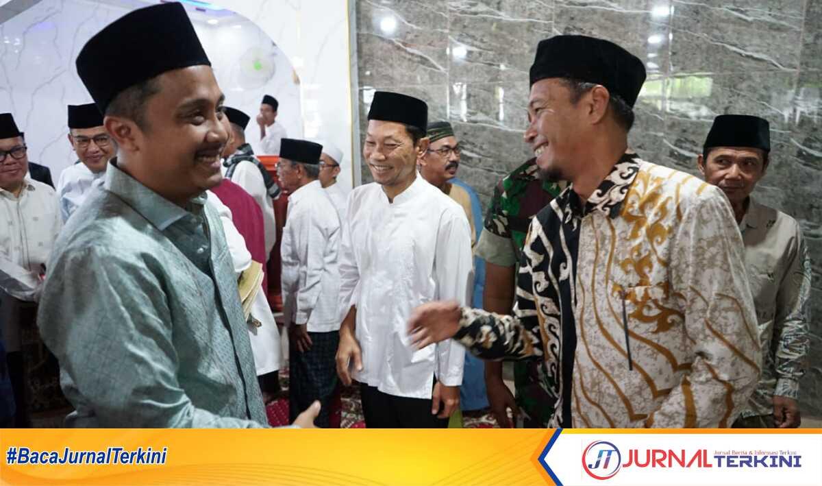 wagub Vasco idul adha Wagub Sumbar Vasco Ruseime berbaur dengan Masyarakat saat merayakan Idul Adha 1446 H (foto Adpim sumbar).