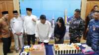 57 amsakar achmad Wali Kota Batam Amsakar Achmar merayakan ulang tahun ke-57 dengan sederhana namun penuh makna di Kantor Wali Kota Batam, Jumat (1/8/2025). (diskominfo batam)