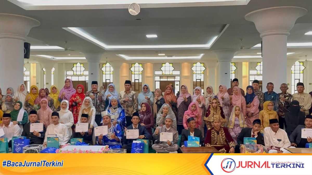 Pemko Padang menggelar acara "Nikah Bareng Sekota Padang", Kamis (6/8/2025). (Foto Kominfo Padang).