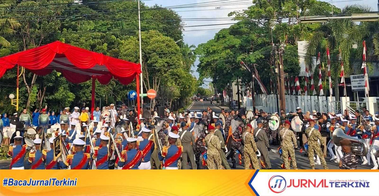 Kirab Bima Suci dan Genderang Seruling Gita Jala Taruna Semarakkan HJK Padang ke-356. (Foto : Kominfo Padang).