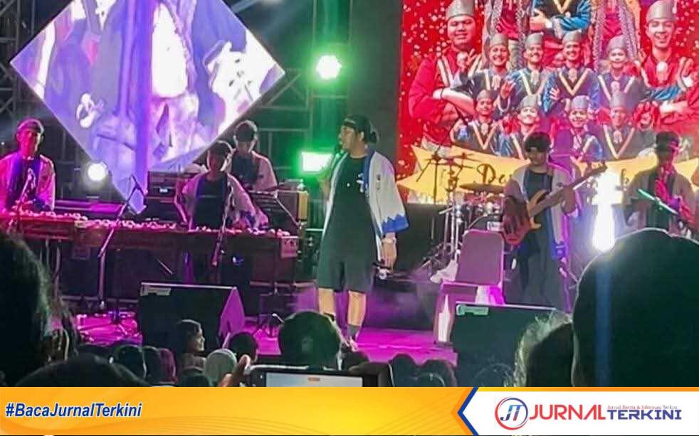 Aksi Darak Badarak turut memeriahkan Hari Jadi Kota (HJK) Padang ke-356. (Foto Kominfo Padang).