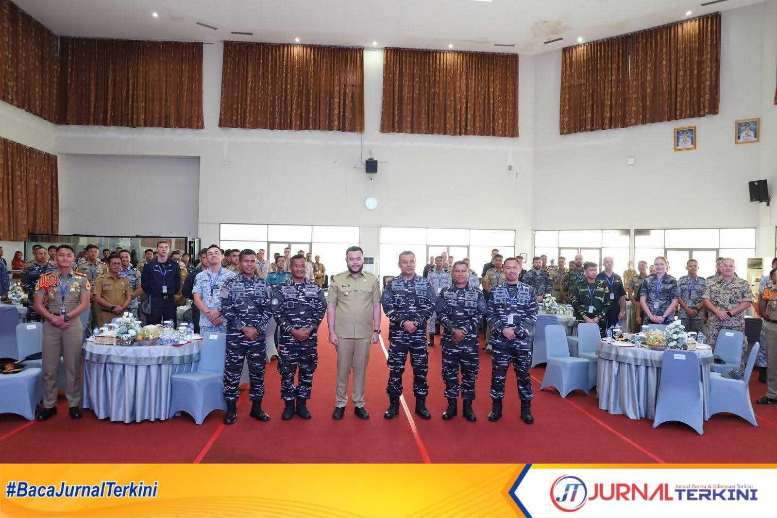 Kunjungan Taruna Akademi Angkatan Laut (AAL) dan delegasi ASEAN Plus Cadet Sail (APCS) 2025 tergabung 22 Negara di Padang. (Foto Kominfo Padang).