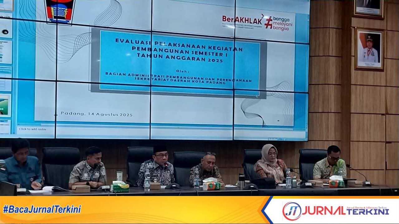 Pemko Padang gelar Rapat Evaluasi Pelaksanaan Kegiatan Pembangunan Semester I Tahun Anggaran 2025 pada Kamis (14/8/2025). (Foto Kominfo Padang).