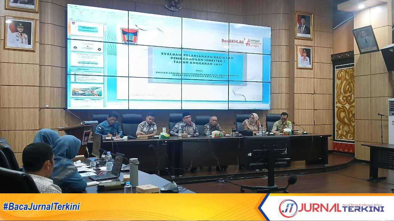 Pemko Padang gelar Rapat Evaluasi Pelaksanaan Kegiatan Pembangunan Semester I Tahun Anggaran 2025 pada Kamis (14/8/2025). (Foto Kominfo Padang).
