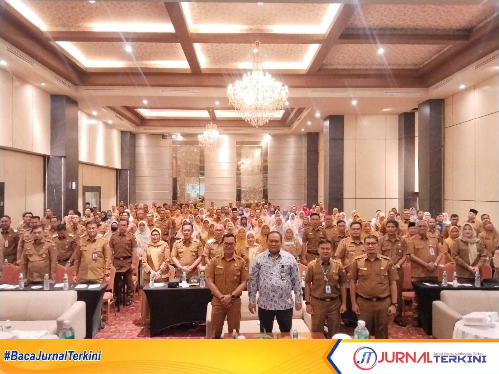 Pemko Padang adakan kegiatan Sosialisasi Perpres Nomor 46 Tahun 2025 dan Implementasi Pekerjaan Konstruksi dalam Katalog Inaproc Versi 6. (Foto Kominfo Padang).