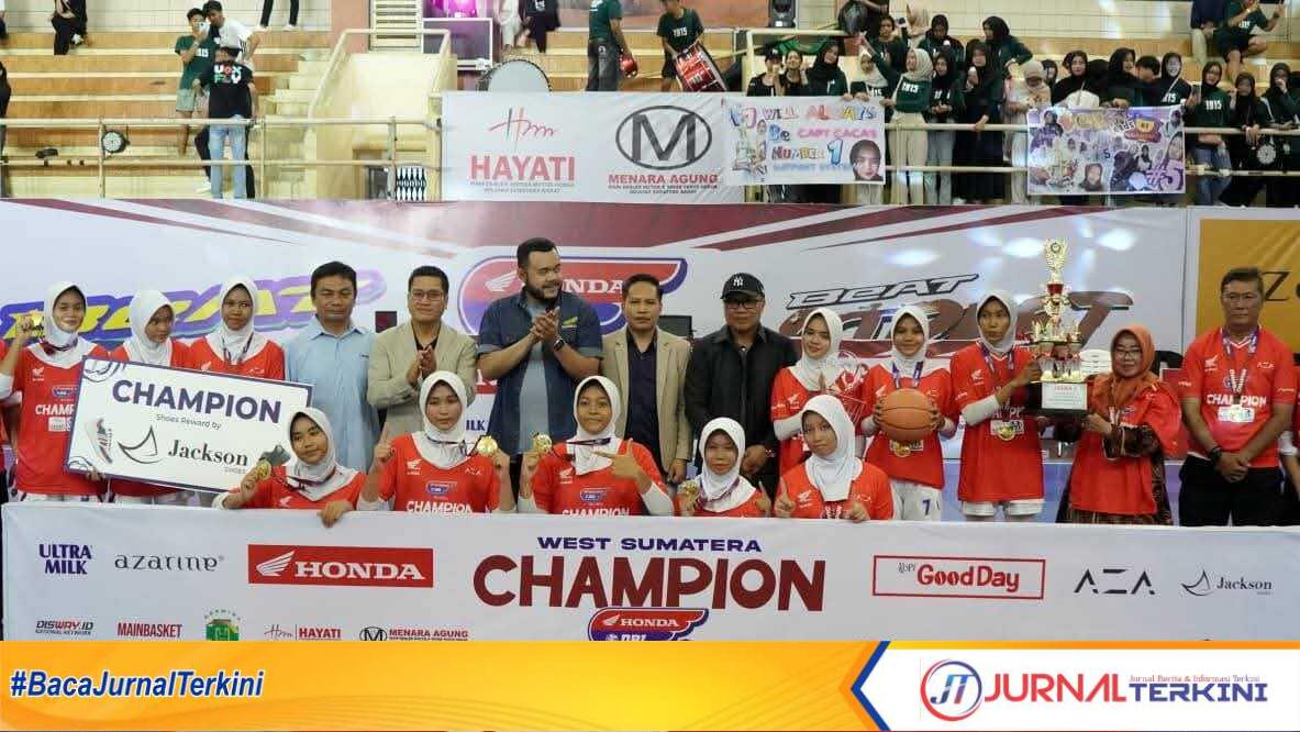 Ajang liga basket pelajar terbesar di Indonesia, Honda DBL with Kopi Good Day 2025 West Sumatera, yang digelar di GOR Prayoga Padang, Sabtu (23/8/2025) malam. (Foto Kominfo Padang).