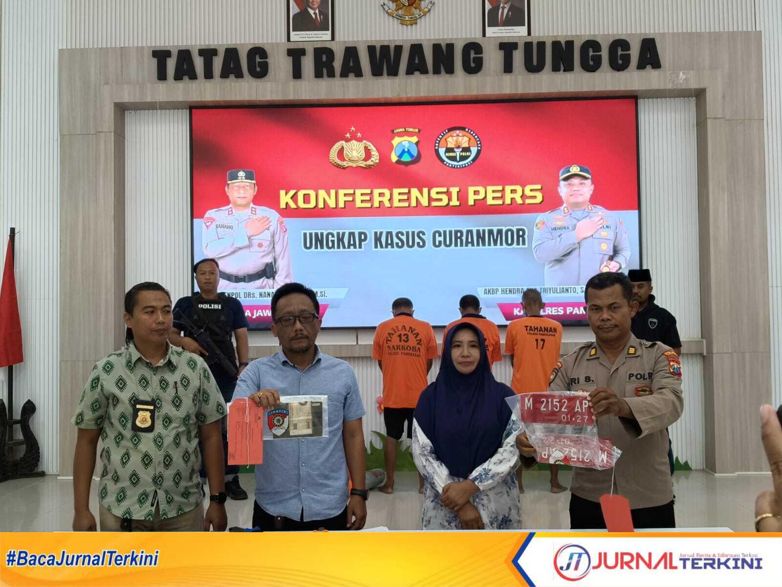 IMG-20250801-WA0139 Kasat Reskrim Polres Pamekasan, AKP Doni Setiawan didampingi jajarannya saat jumpa pers, Jum'at (01/07/2025)
