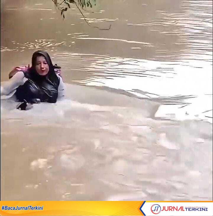 Perjuangan seorang bidan bernama Dona Lubis (46) dari Pasaman, Sumatera Barat.