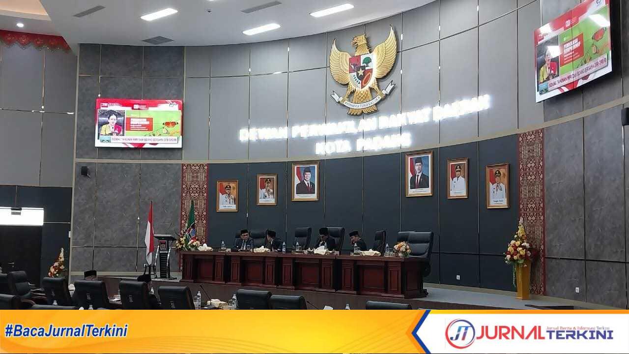 Rapat Paripurna DPRD Padang Mendengarkan Pidato Kenegaraan Presiden RI dalam rangka Peringatan HUT ke-80 Kemerdekaan RI. (Foto Kominfo Padang).