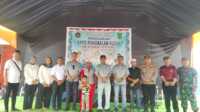 IMG-20250816-WA0100 Ket Foto: Bupati Inhil H Herman saat berfoto bersama sama peresmian SPPG Pangkalan Tujuan, Sabtu (16/8/2025)