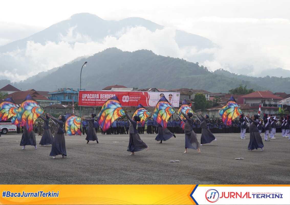 Marching Band SMAN 1 Sukses Meriahkan Upacara Penurunan Bendera HUT RI. (Foto Kominfo PP).