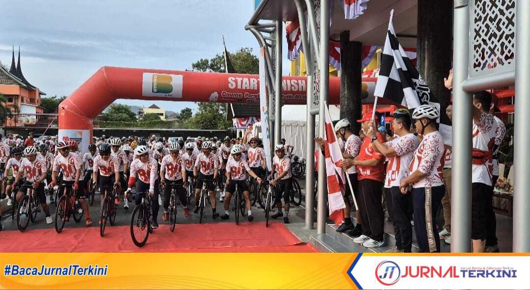 Gubernur Sumbar Lepas Peserta Gowes Parade Merah Putih 80 Kilometer. (Foto Adpim Sumbar).