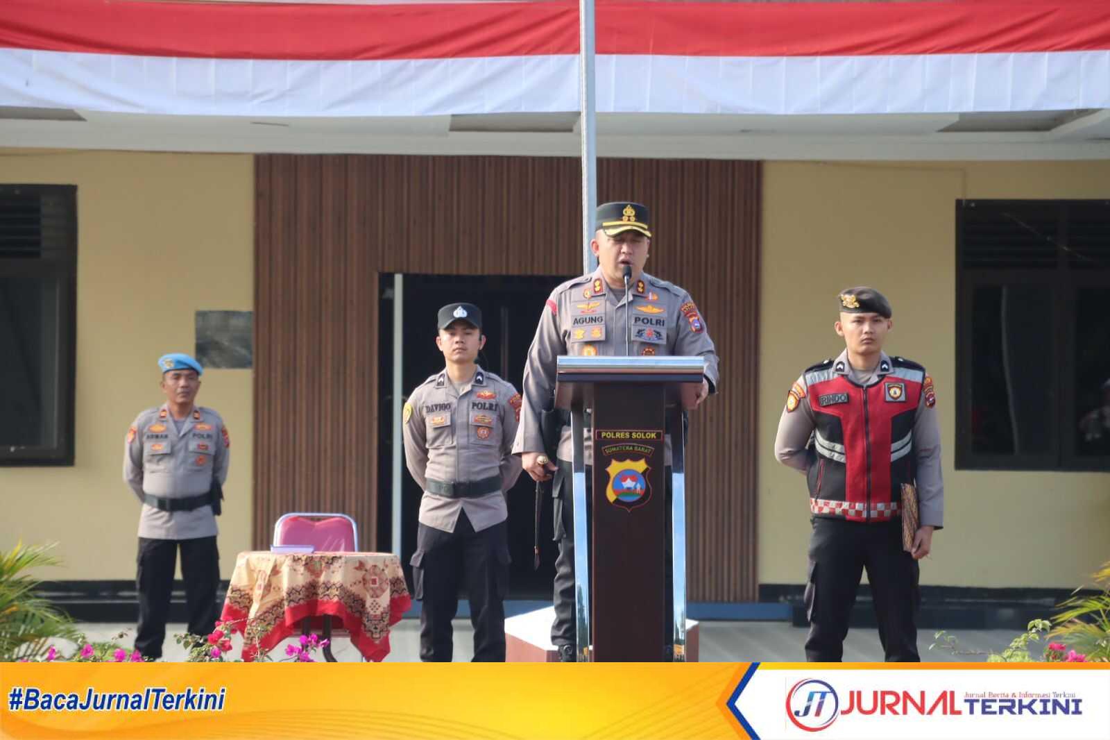 Kapolres Solok, AKBP Agung Pranajaya, S.I.K., memimpin pelaksanaan apel pagi personel Polres Solok pada Senin (25/08/2025). (Foto Humas Polres Solok).