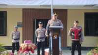 Kapolres Solok, AKBP Agung Pranajaya, S.I.K., memimpin pelaksanaan apel pagi personel Polres Solok pada Senin (25/08/2025). (Foto Humas Polres Solok).
