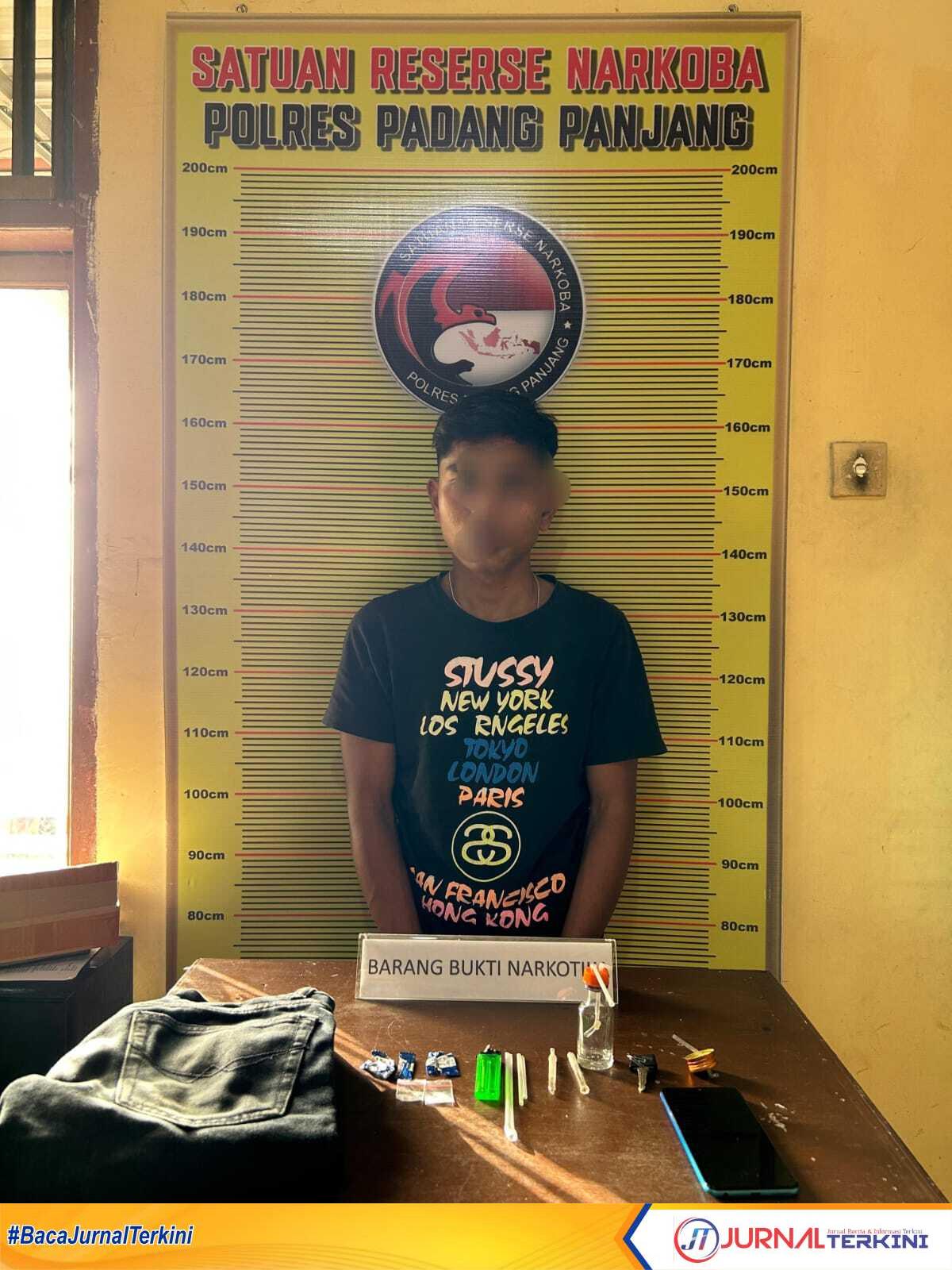 Seorang Kurir Muda yang diamankan Polisi di Padang Panjang (foto doc is).