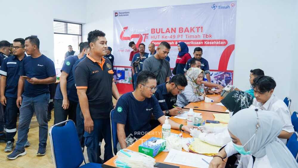 PT Timah menggelar donor darah dan pemeriksaan kesehatan gratis melalui Mobil Sehat PT Timah dalam rangkaian kegiatan Bulan Bakti HUT ke-49 di Gedung Serba Guna Divisi Engineering and Mine Support, Sungailiat, Kabupaten Bangka, Kamis (23/7/2025). (timah)