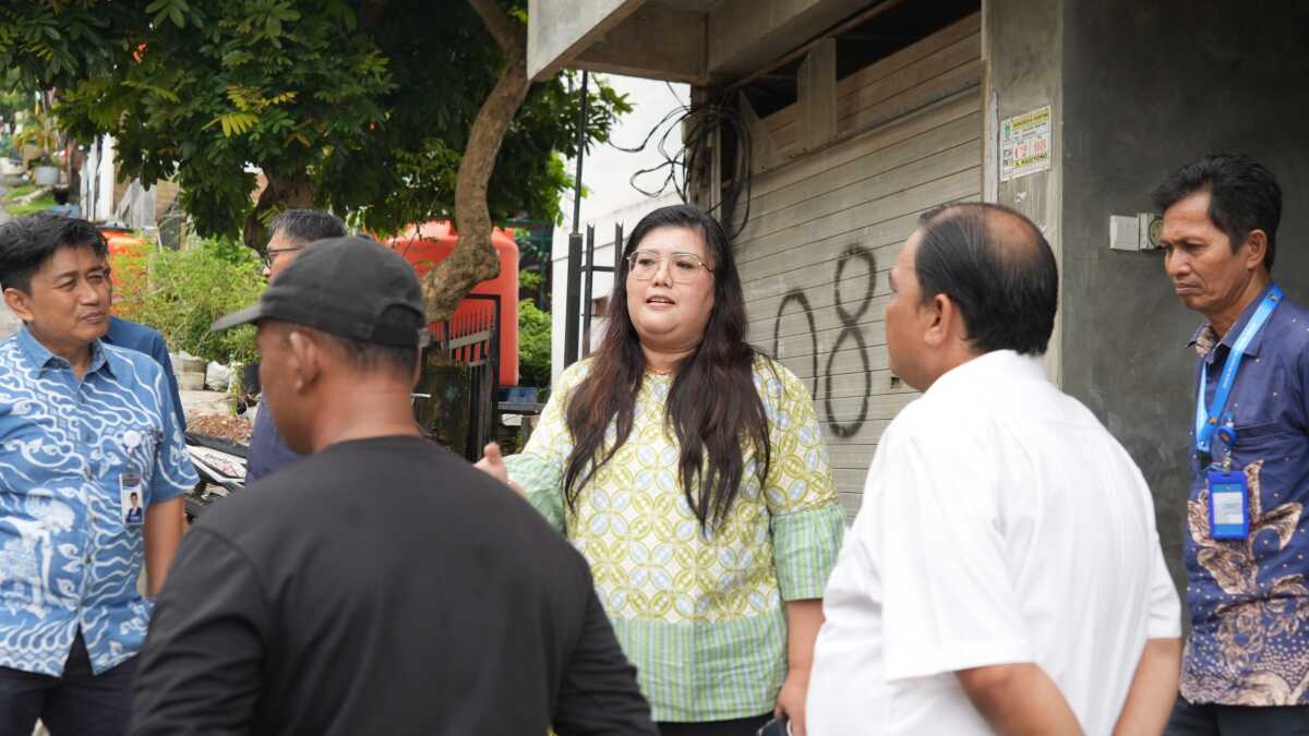Persoalan distribusi air yang dialami warga Bengkong Pertiwi, direspon cepat oleh Deputi Bidang Pelayanan Umum BP Batam, Ariastuty Sirait, Rabu (13/8/2025). (Foto: humasbpbatam)