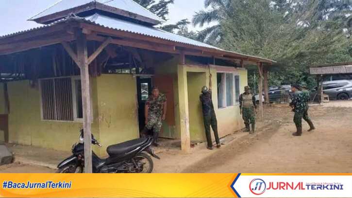 satgas tmmd dharmasraya Satgas TNI Manunggal Membangun Desa (TMMD) ke-125 di wilayah kerja Kodim 0310/SSD merenovasi Mushala Al-Muhajirin di Jorong Muaro Momong, Nagari Sungai Kambut, Kecamatan Pulau Punjung. (JurnalTerkini.id/brando)